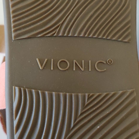 NWT Vionic Colleen Leather Sandal, size 9.5 - Picture 7 of 11